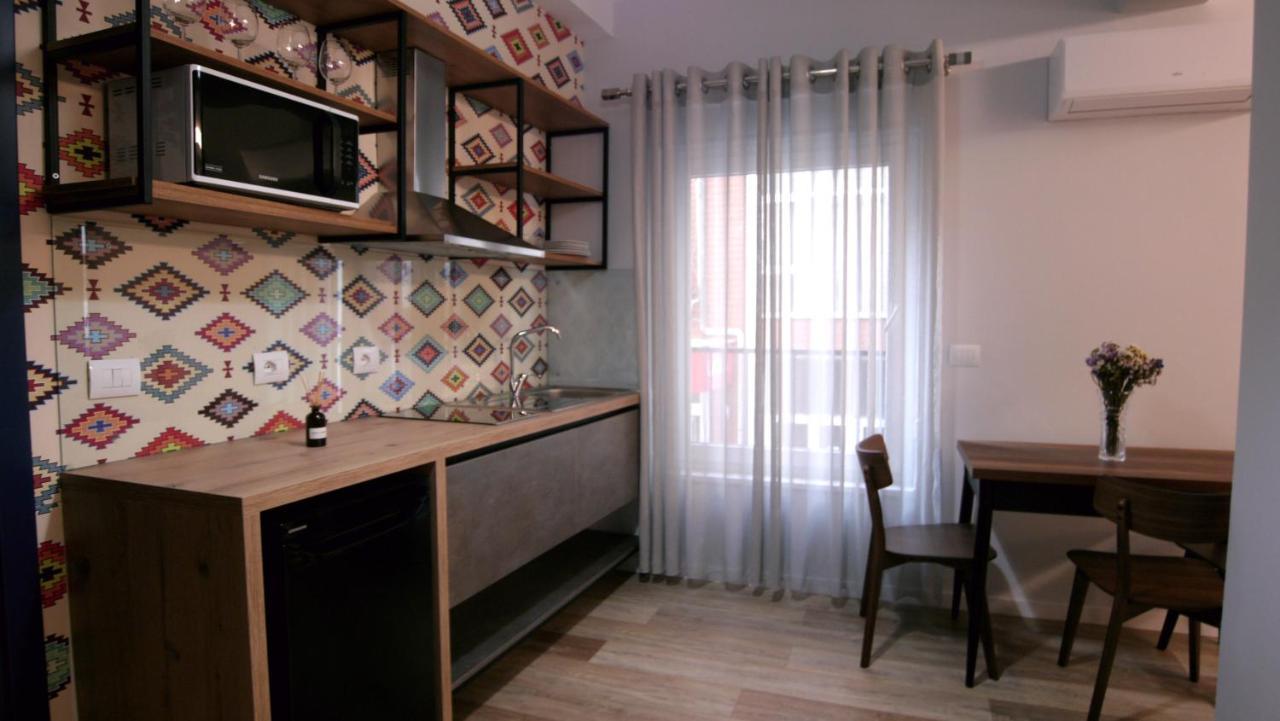 Koni'S Studio Apartments ティラナ エクステリア 写真