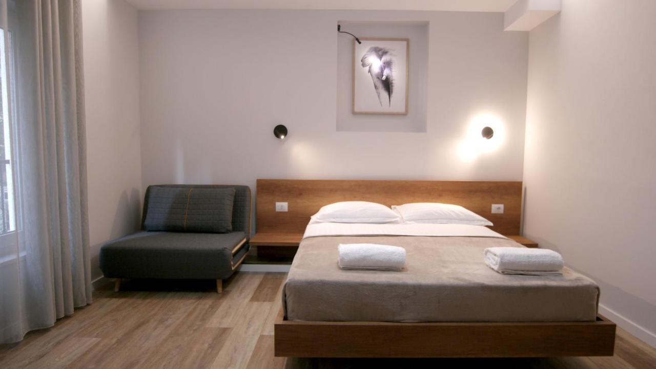 Koni'S Studio Apartments ティラナ エクステリア 写真