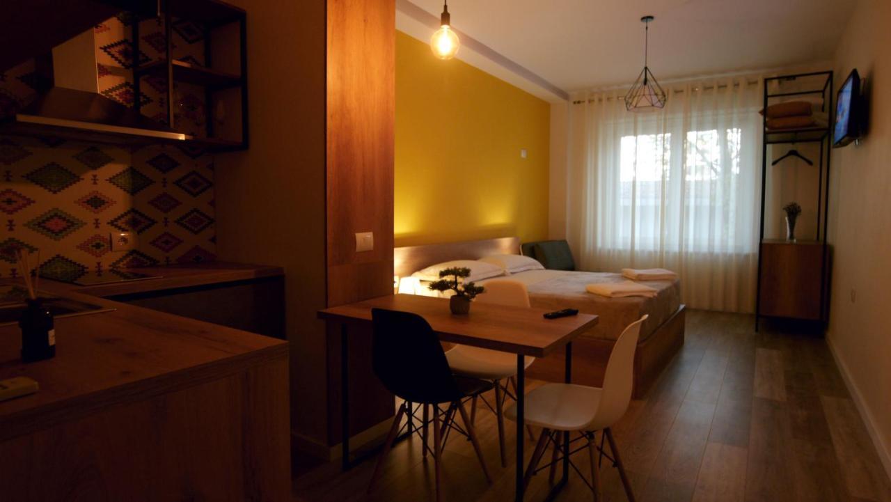 Koni'S Studio Apartments ティラナ エクステリア 写真